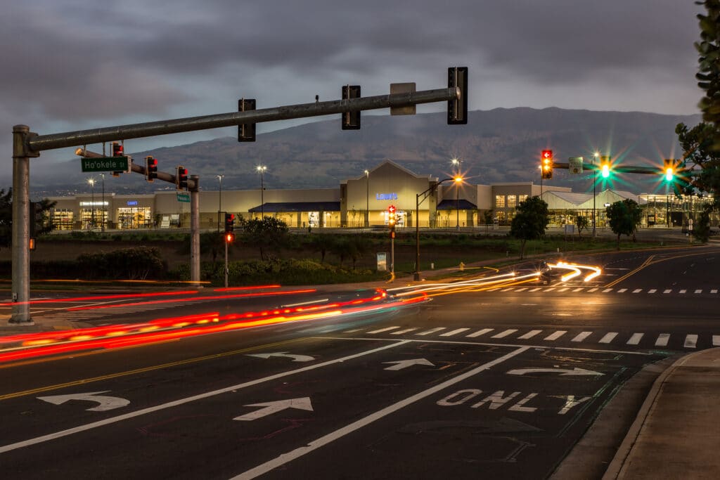 stores open on july 4th lowes maui
